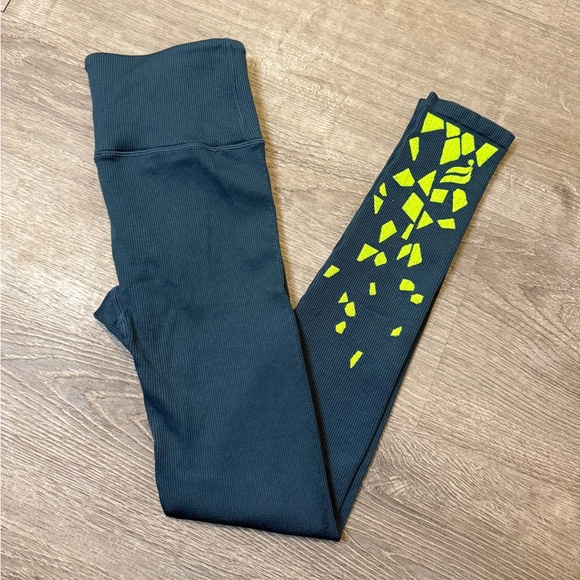 •FABLETICS• LEGGINGS - Picture 2 of 8